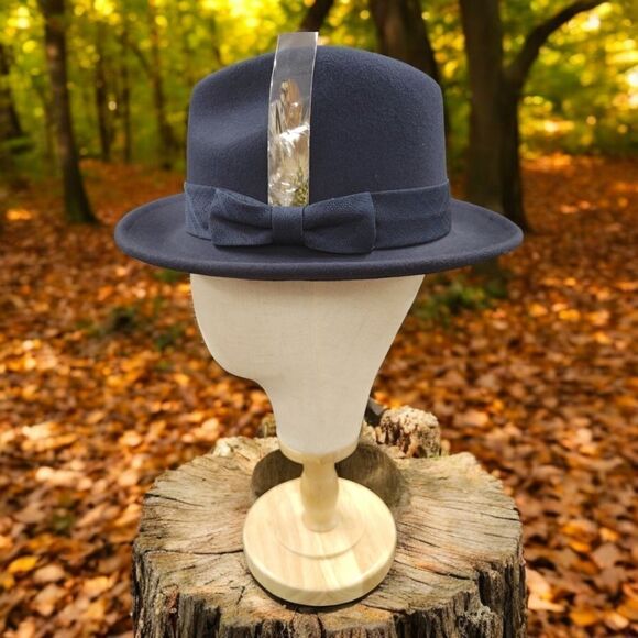 MEN'S MONTIQUE NAVY WOOL FELT HAT WITH MATCHING GROSGRAIN RIBBON FEDORA. H2480. - Picture 1 of 7